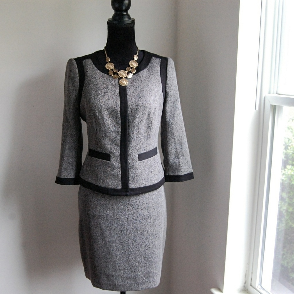 🌟The Limited Blazer and Pencil Skirt🌟